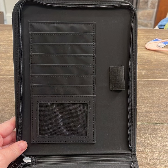 Harley-Davidson Credit Portfolio. Promotional by Koozie.‎ Zips closed. - Picture 6 of 7